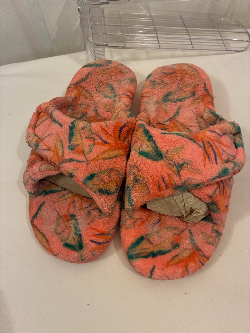 VIONIC Relax Slippers in the papaya tropical print size 8